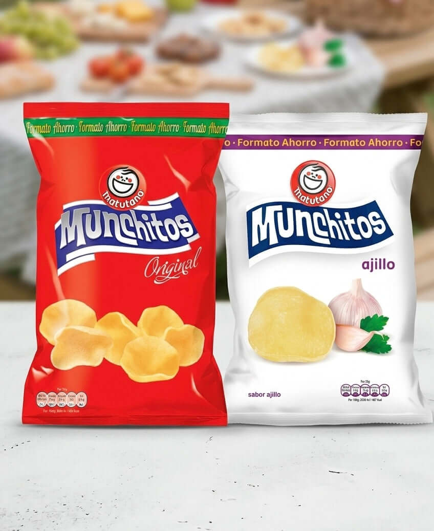 Snacks de papas fritas Munchitos sabor clásico y ajo, paquete de 160g, con envase y producto visible.