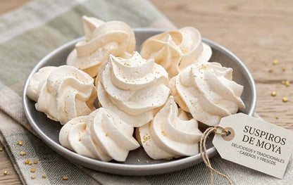 Suspiros de Moya, dulces canarios de chocolate en envase de 140 g, con textura ligera y sabor delicioso.